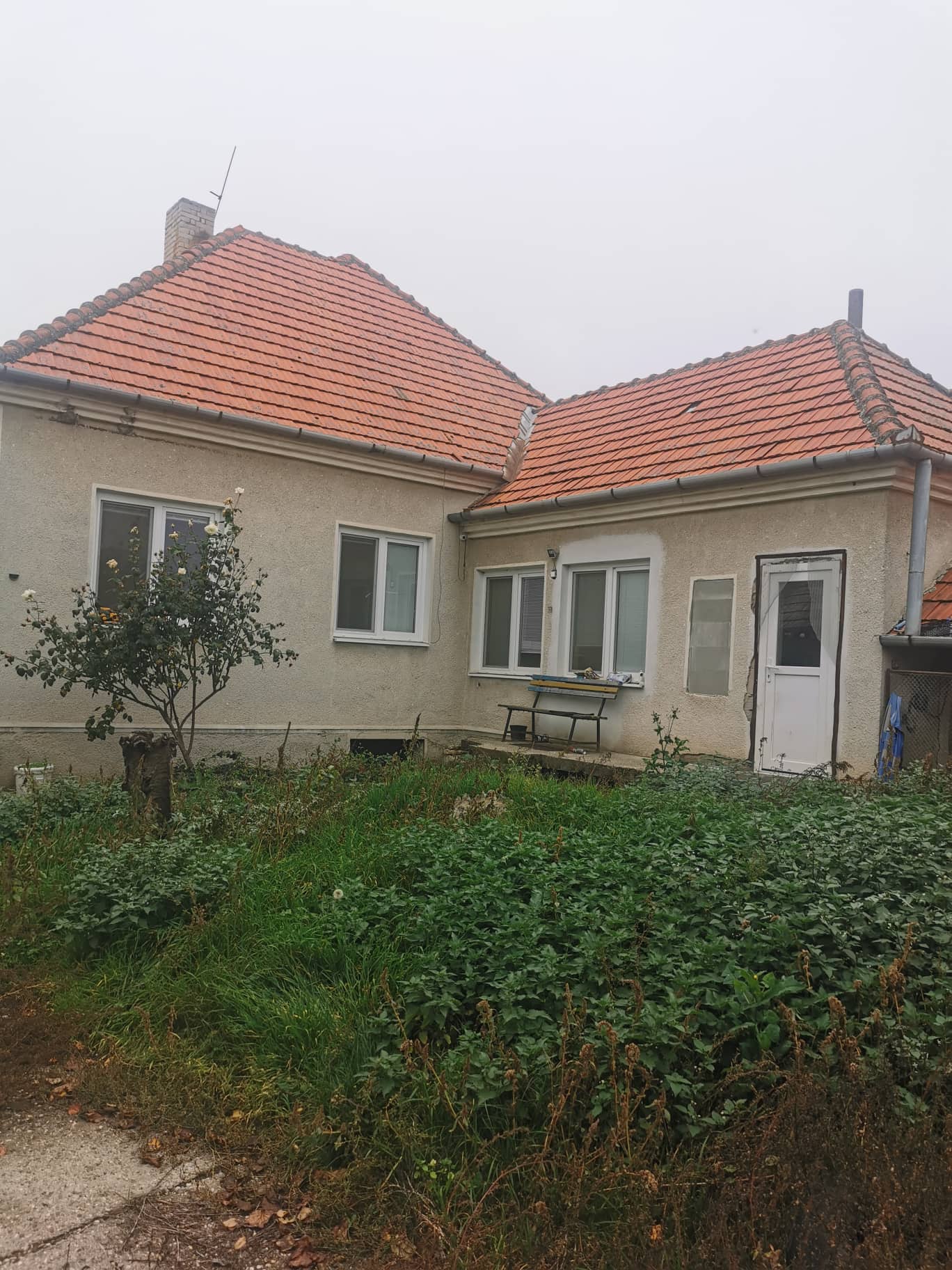 Búč-Na predaj podpivničený rekonštruovaný rodinný dom